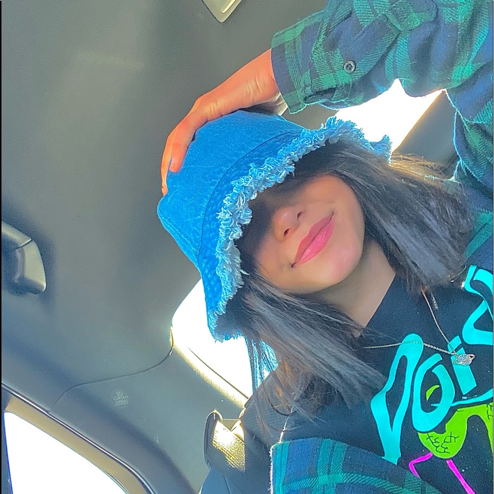 Meet your Posher, Eva